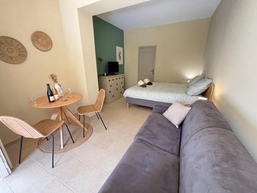 a living room with a couch and a bed at Domaine de Cassan in Lafare