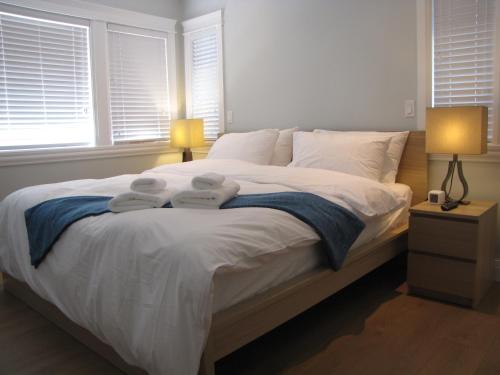 Katil atau katil-katil dalam bilik di Riverfront Bed and Breakfast