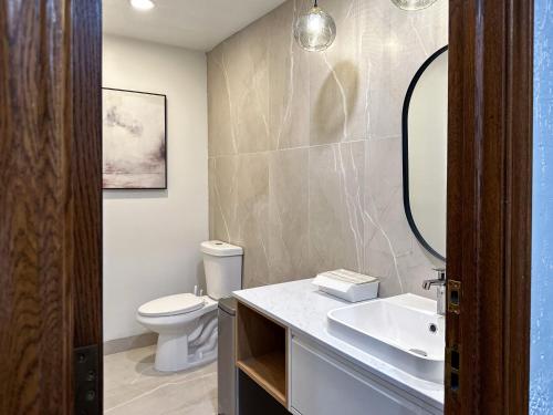 Ένα μπάνιο στο DTW Suites