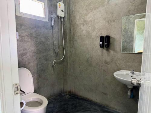 a bathroom with a shower and a toilet and a sink at The Poom Garden Khao Yai in Ban Khanong Phra Klang (1)
