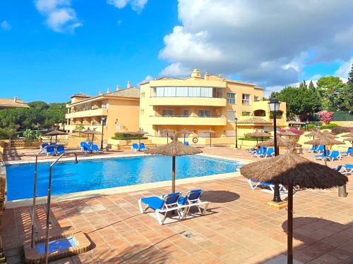 Los Patios Santa María Sol & Golf by Lica Homes