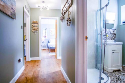 Koupelna v ubytování Marshmallow - 2 Bedroom Cottage - Oxwich