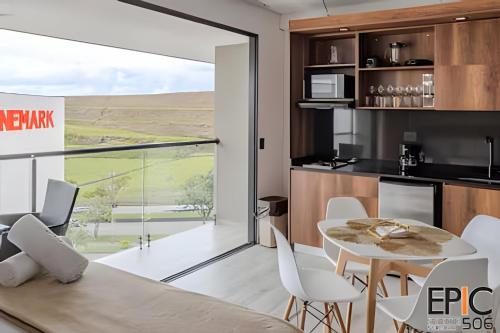 a kitchen and dining room with a table and chairs at Epic Suite 506 Deluxe Aeropuerto in Cuba