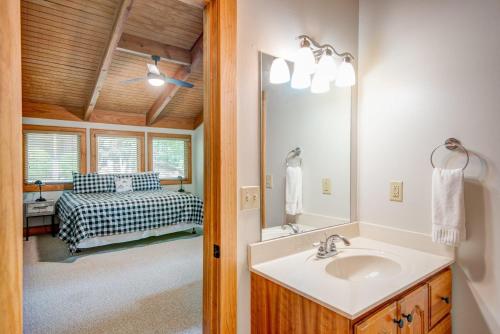 Koupelna v ubytování The Tree House at Echota