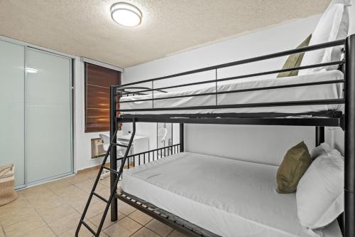 a bedroom with two bunk beds in a room at Balcony Pet-friendly Parking Leisure in Beltran