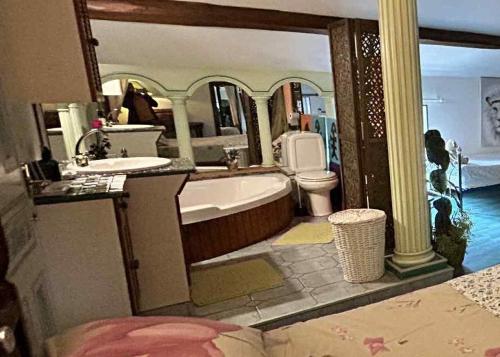 Koupelna v ubytování Ancien Corps de Ferme à la Campagne