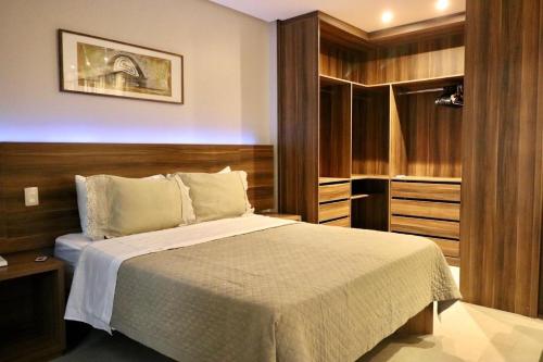 a bedroom with a bed and a closet at Flats no Hotel Mercure Belém Boulevard in Belém