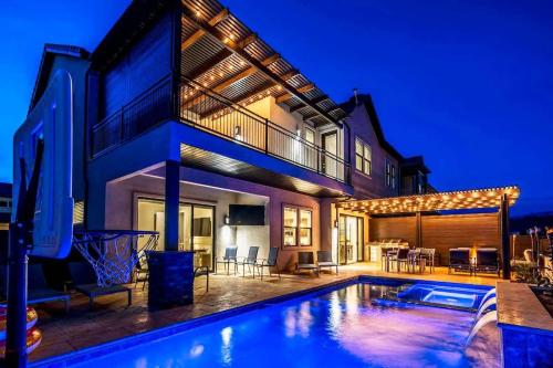 Bazén v ubytování 65 | Poolhouse at Ocotillo Springs with Private Pool nebo v jeho okolí