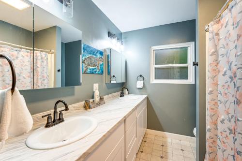 Koupelna v ubytování 3 Mi to Dtwn Yakima Play and Stay in the PNW!