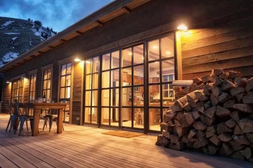 Το κτήριο όπου στεγάζεται  η παραθεριστική κατοικία