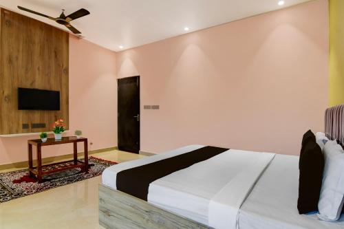 Ένα ή περισσότερα κρεβάτια σε δωμάτιο στο Hotel O PALLAVI INN