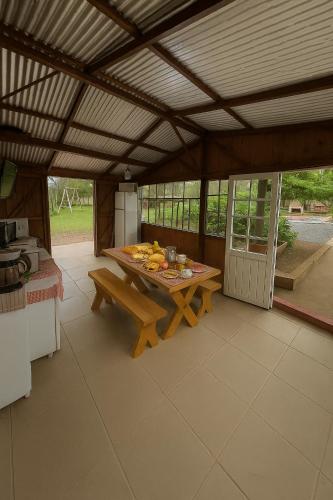 Køkken eller tekøkken på Pousada Espírito Santo - Estamos ubicados a solo 100 metros de la Ruta BR-290