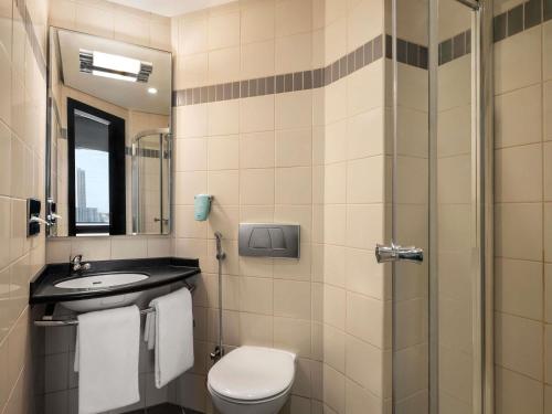 Bilik mandi di ibis Sharq