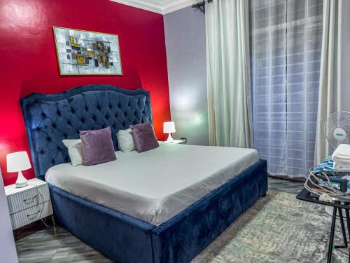 Ένα ή περισσότερα κρεβάτια σε δωμάτιο στο Serene Abodes MB1