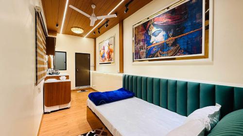 Μια τηλεόραση ή/και κέντρο ψυχαγωγίας στο The Leela Villa Stay Nest