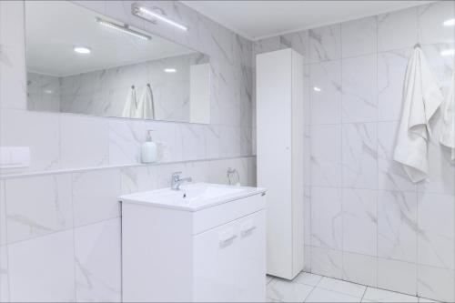 Ένα μπάνιο στο Villa Milovanovic