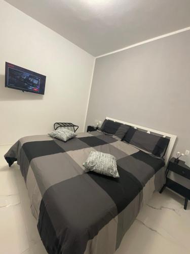 a bedroom with a large bed with a tv on the wall at B&B Kira Home in La Mura