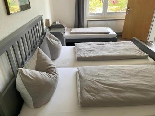 Postel nebo postele na pokoji v ubytování Ferienwohnung-Sylt