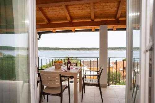 Apartment in Barbat with sea view, balcony, air conditioning 660-5