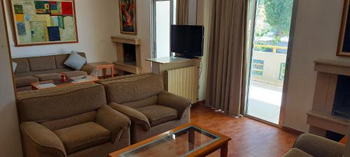 a living room with a couch and a tv at 4-Bedroom chalet for Ski and Summer in Kfardebian