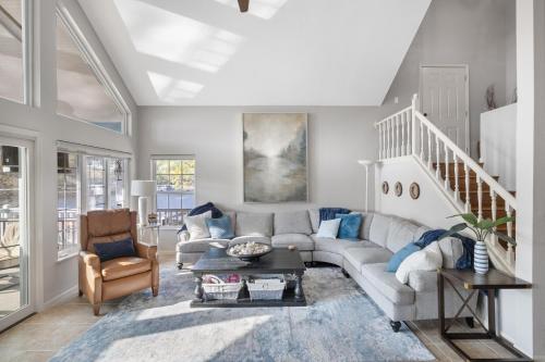 Posezení v ubytování Family-Friendly, Dock Enjoyment, Kayaks, Lake View