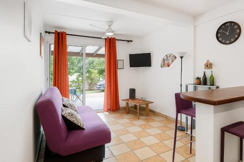 TV/trung tâm giải trí tại T2 confort avec terrasse et jardin