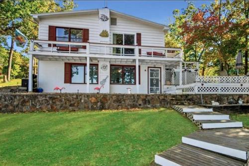 Fotografie z fotogalerie ubytování Amazing Lake Experiences! Private Hot Tub, Aamazing Dock, Firepit & Two Layers of Decks v destinaci Buck Creek