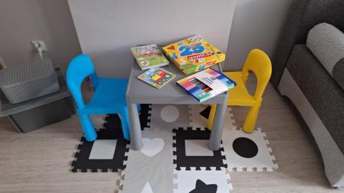 a small toy room with a table and chairs at Apartament u Iwonki in Przemyśl