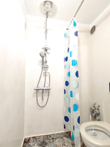 O baie la Interhost Guest rooms and apartments