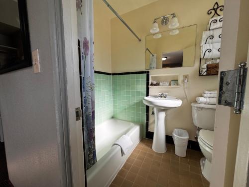 a bathroom with a sink and a tub and a toilet at Rugged Country Lodge in Pendleton