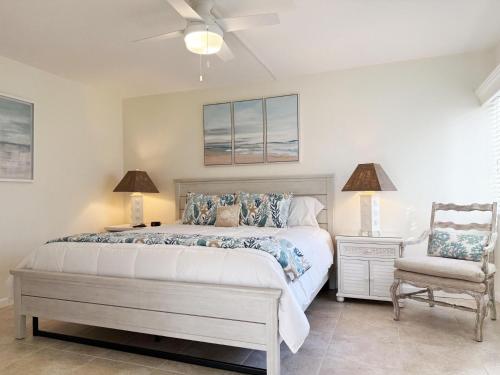 Voodi või voodid majutusasutuse Tamarind – 2BR Condo with Lemon Bay Views toas