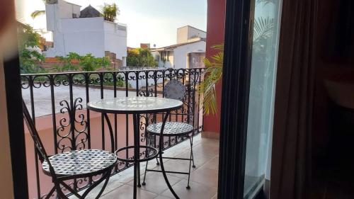 Μπαλκόνι ή βεράντα στο Boutique Studio with Terrace, Heated Pool & Fast Wi-Fi, Walk to Malecón