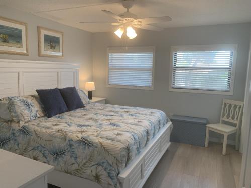 a bedroom with a bed and a ceiling fan at El Galeon – Bay Views, Beach Access & Pool in Punta Gorda Beach