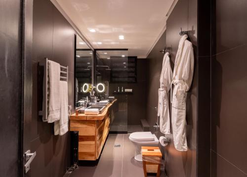 a bathroom with a toilet and a sink at Ort Hotel in Campos do Jordão