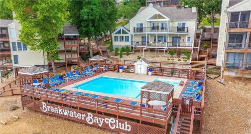 Bazén v ubytování Lakeview Condo, Boat & PWC Slips, Pool, Tennis, Family Friendly nebo v jeho okolí