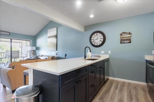 Fotografie z fotogalerie ubytování Lake Views, Lakefront Pool, Great Location! v destinaci Sunrise Beach