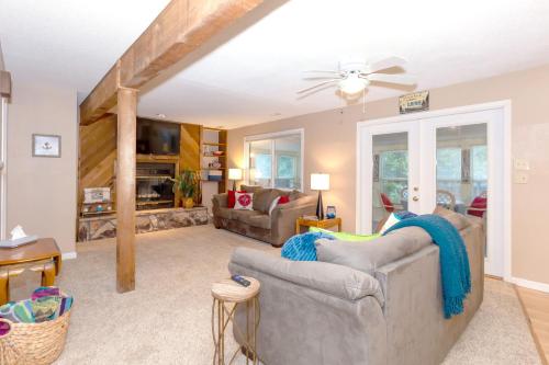 Fotografie z fotogalerie ubytování Quiet Cove, Lake Views, Grill, Private Dock v destinaci Purvis