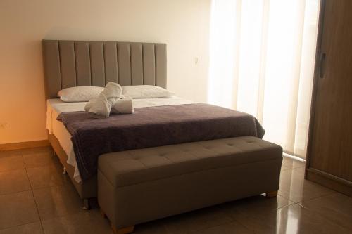 Ένα ή περισσότερα κρεβάτια σε δωμάτιο στο Frente al mall Viva Envigado, AC, moderno