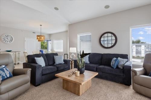 Χώρος καθιστικού στο Main Channel Views, Screened Porch, Pool & Boat Slip