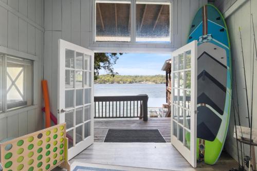 Foto dalla galleria di Stunning Sunsets, Vibrant Bars and Restaurants at the Waterfront a Rocky Mount