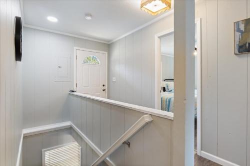 Fotografie z fotogalerie ubytování Perfect Family House in Osage Beach with Expansive Deck, Private Dock, & Boat Slip v destinaci Damsel