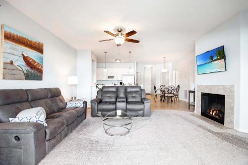 Posezení v ubytování Island Life! Pool, Grilling Patio & Amazing Views!