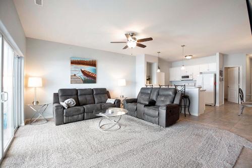 Køkken eller tekøkken på Island Life! Pool, Grilling Patio & Amazing Views!