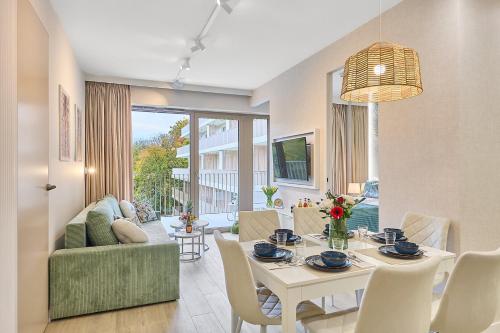 Golden Hour Apartments- Greeneri 310
