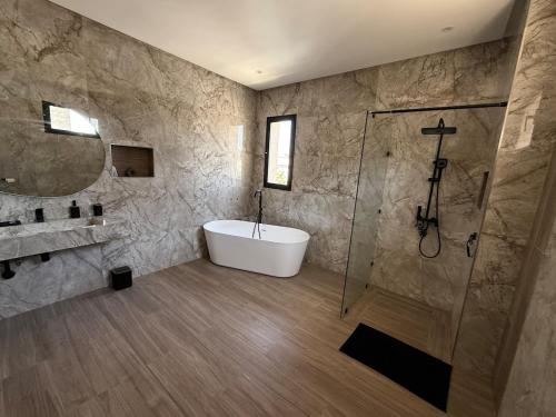 Koupelna v ubytování Villa Ayline