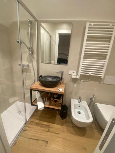 a bathroom with a sink and a shower and a toilet at Claustro Segreto - ALTAMURA in Altamura