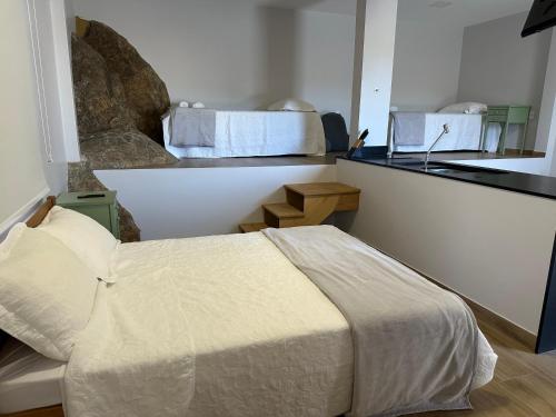 a room with a bed and a sink in it at Loft MarSol in Piúma