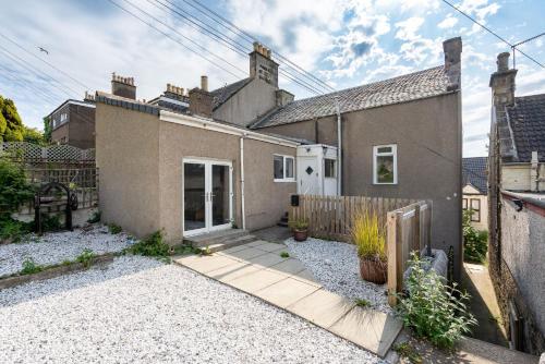 a bedroom house with a courtyard in front of it at Fife coastal corner in Buckhaven