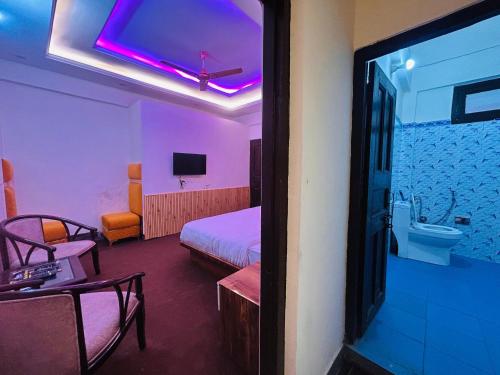 Phòng tắm tại Quiet Edge Resort A Luxury Room With Balcony By Anvi Retreat