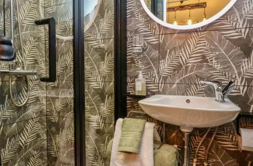 a bathroom with a sink and a mirror at Seaglass Cottage in Flamborough